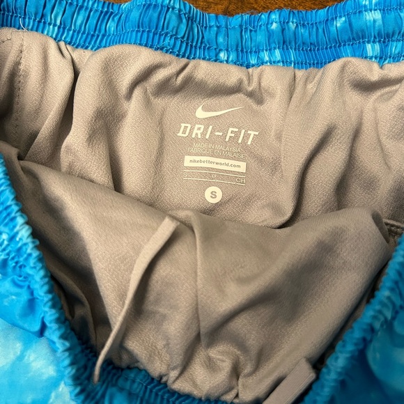 Nike dri fit running shorts - Picture 2 of 3